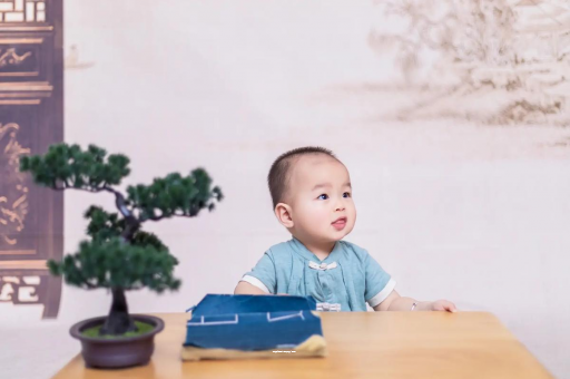 铁岭满月宝宝放屁臭 铁岭满月宝宝放屁臭